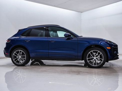Certified 2025 Porsche Macan image 8