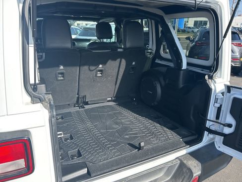 Used 2022 Jeep Wrangler Unlimited Sahara image 38