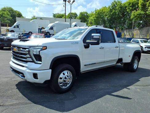 Used 2024 Chevrolet Silverado 3500 High Country w/ High Country Premium Package AWD/4WD image 7
