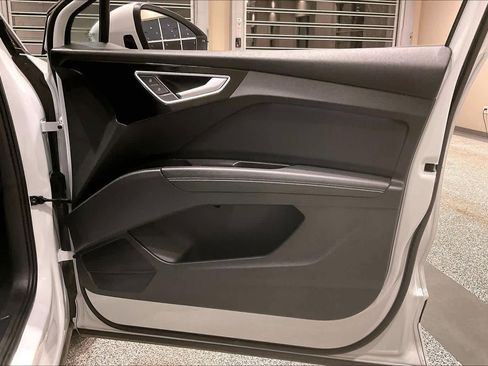 Used 2024 Audi Q4 e-tron Premium Plus image 21