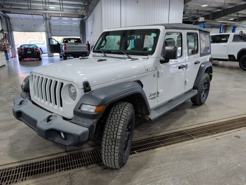 Used 2018 Jeep Wrangler Unlimited Sport AWD/4WD image 6