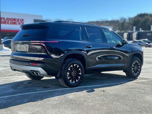 Used 2025 Chevrolet Traverse Z71 image 7