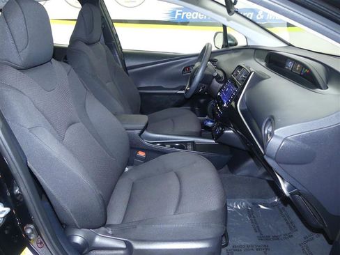 Used 2022 Toyota Prius LE image 8