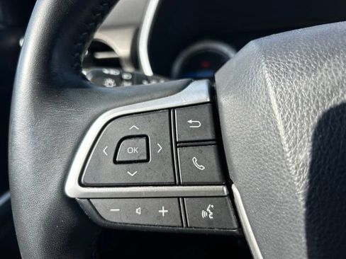 Used 2022 Toyota Highlander XLE AWD/4WD image 25