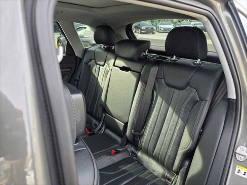 Certified 2025 Audi Q5 2.0T Premium Plus w/ Premium Plus Package AWD/4WD image 19