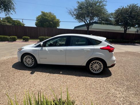 Used 2017 Ford Focus Electric Hatchback FWD image 11