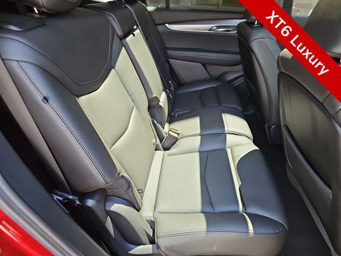 Used 2023 Cadillac XT6 Luxury FWD image 16