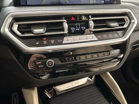 Used 2025 BMW X4 xDrive30i w/ M Sport Package AWD/4WD image 19