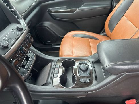 Used 2020 GMC Acadia AT4 w/ Driver Alert Package II AWD/4WD image 39