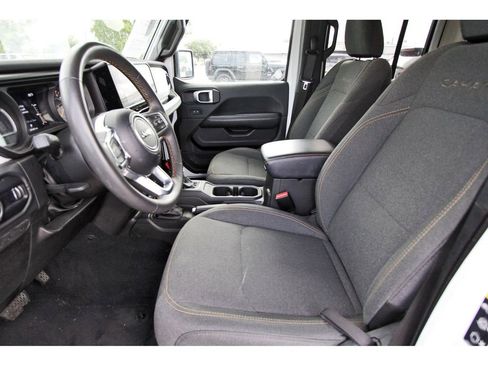 Used 2024 Jeep Wrangler Unlimited Sahara AWD/4WD image 6