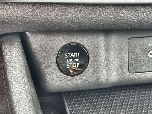 Used 2025 Nissan Rogue SV FWD image 16