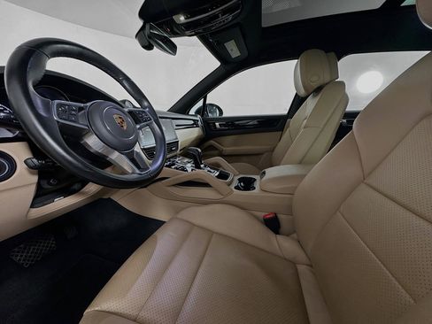 Used 2021 Porsche Cayenne w/ Driver Memory Package image 20