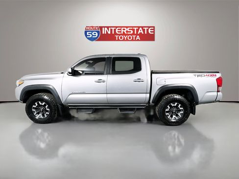 Used 2016 Toyota Tacoma TRD Sport image 4