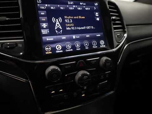 Used 2021 Jeep Grand Cherokee Limited image 28