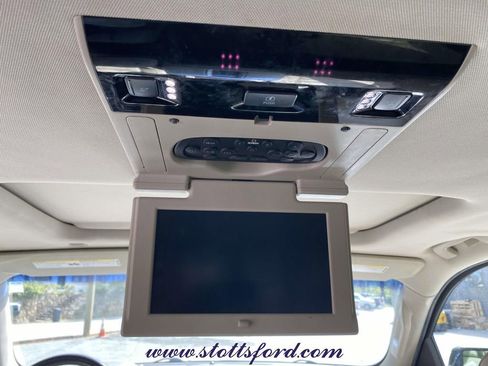 Used 2017 GMC Yukon XL Denali w/ Open Road Package AWD/4WD image 11