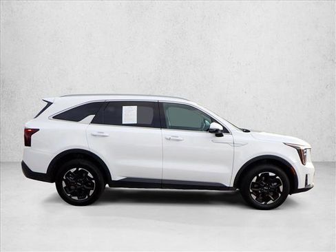 Used 2024 Kia Sorento S image 5