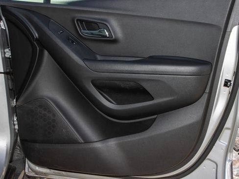 Used 2020 Chevrolet Trax LS image 12