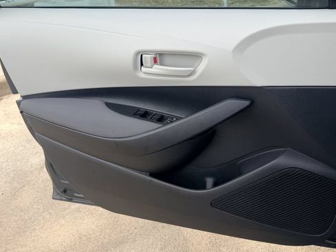 Used 2025 Toyota Corolla LE FWD image 23