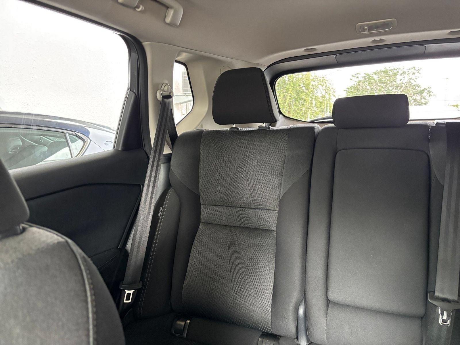 Used 2025 Nissan Rogue SV FWD image 44