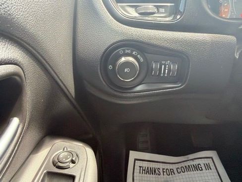 Used 2018 Jeep Renegade Altitude FWD image 27