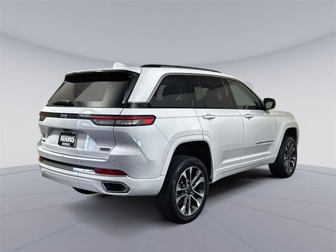 Used 2023 Jeep Grand Cherokee Overland image 7