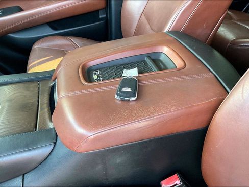 Used 2015 Cadillac Escalade Premium AWD/4WD image 38
