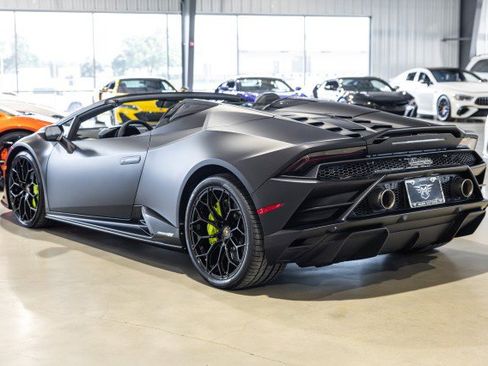 Used 2022 Lamborghini Huracan EVO RWD image 4