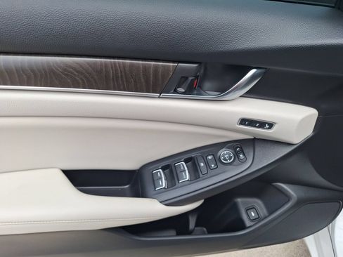 Used 2022 Honda Accord Touring image 18