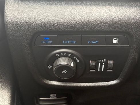 Used 2022 Jeep Grand Cherokee Trailhawk AWD/4WD image 45