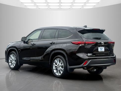 Used 2022 Toyota Highlander Limited FWD image 5