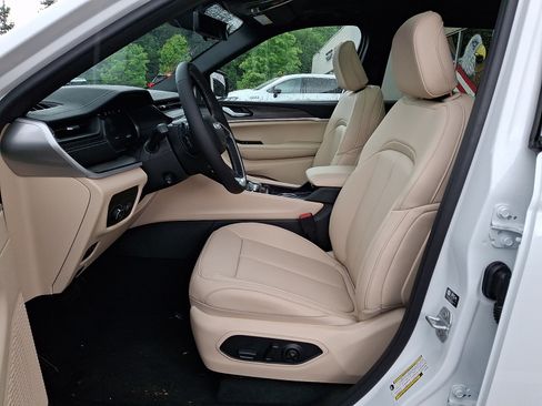 New 2026 Jeep Grand Cherokee Limited AWD/4WD image 10