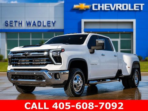 Used 2025 Chevrolet Silverado 3500 LTZ w/ LTZ Convenience Package AWD/4WD image 3