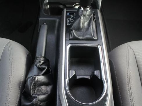 Used 2016 Toyota Tacoma SR5 w/ SR5 Appearance Package (SN) RWD image 40