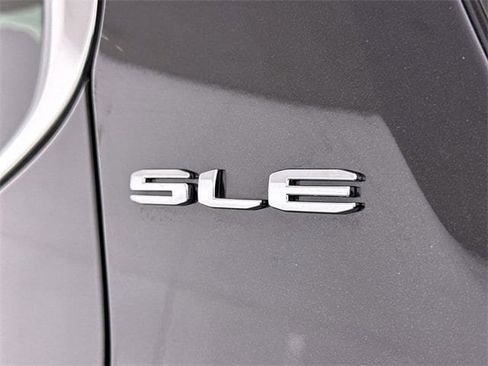 Used 2023 GMC Acadia SLE w/ Driver Convenience Package image 33