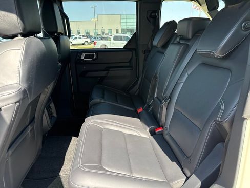 Used 2025 Ford Bronco Outer Banks AWD/4WD image 12