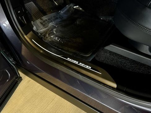 New 2025 Land Rover Range Rover SE AWD/4WD image 29