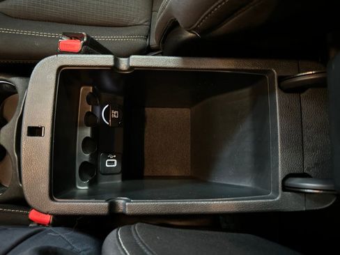 Used 2016 Jeep Cherokee Latitude w/ Cold Weather Group image 24