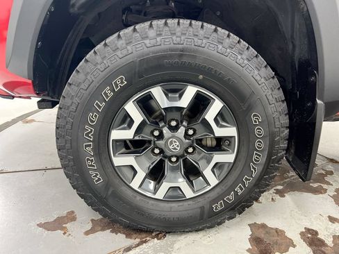 Used 2020 Toyota Tacoma TRD Off-Road AWD/4WD image 26