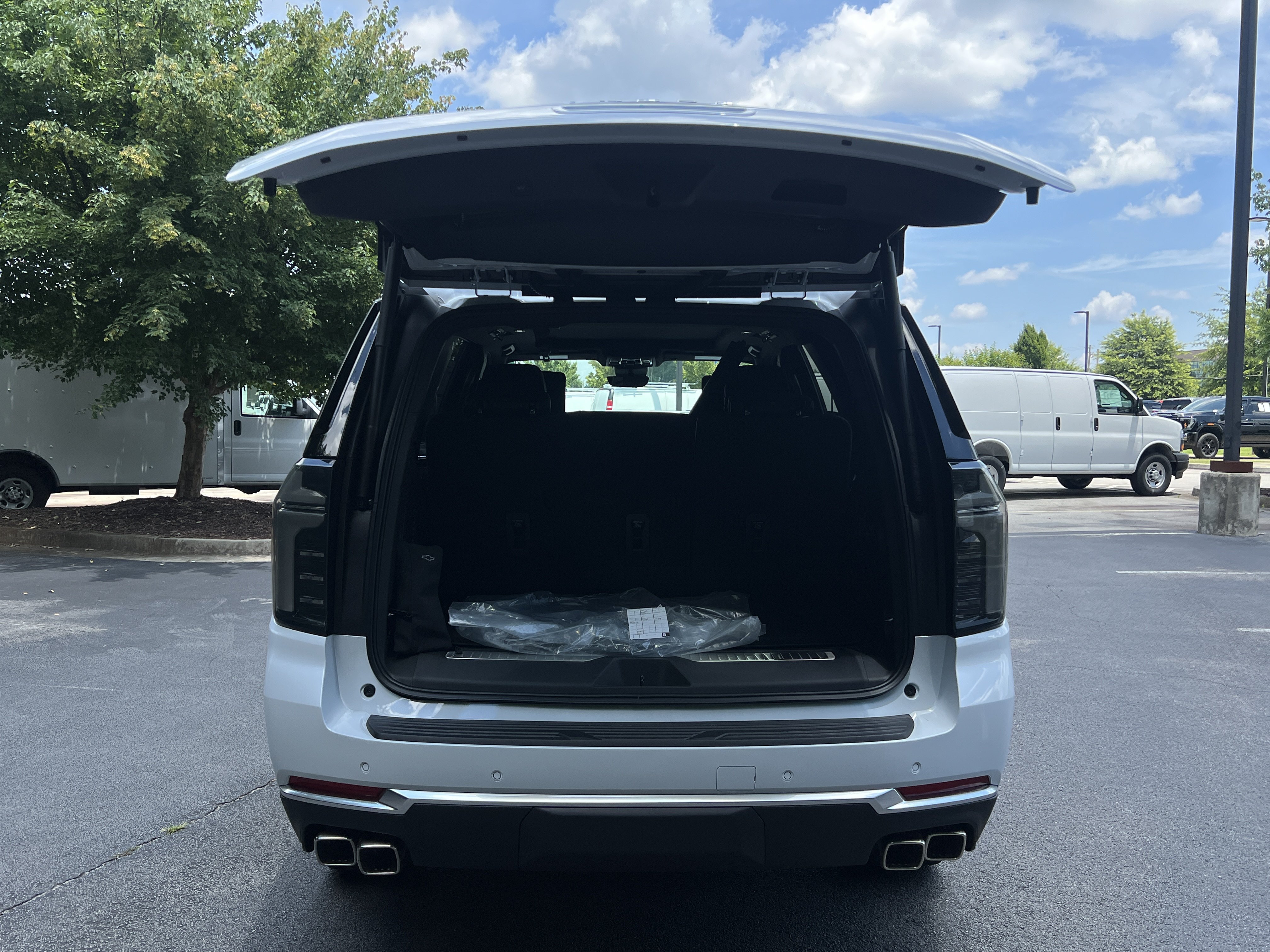 New 2026 Chevrolet Tahoe High Country AWD/4WD image 10