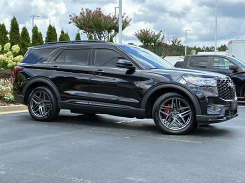 Used 2025 Ford Explorer ST AWD/4WD image 3