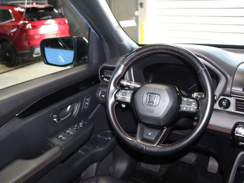 Certified 2025 Honda Pilot TrailSport image 24