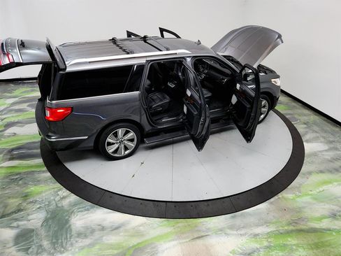 Used 2018 Lincoln Navigator L Reserve w/ Technology Package AWD/4WD image 38