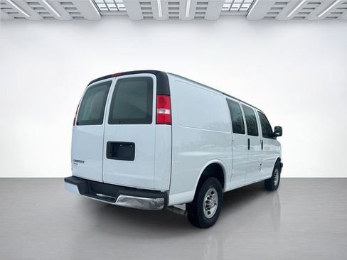 Used 2024 Chevrolet Express 2500 w/ Driver Convenience Package RWD image 4