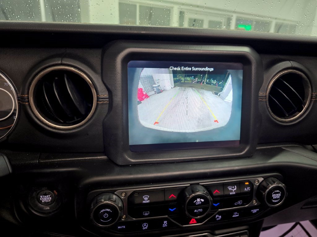 Used 2021 Jeep Wrangler Unlimited Sahara AWD/4WD image 28