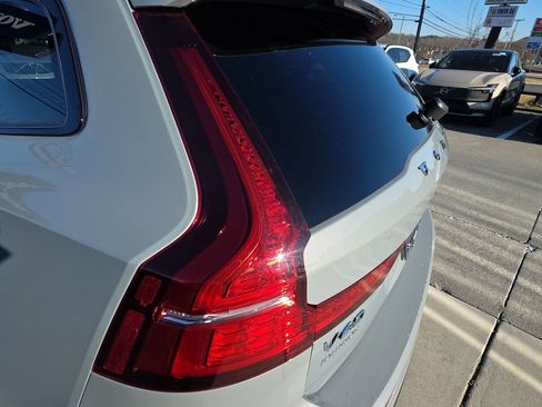 Certified 2025 Volvo V60 B5 Cross Country Plus image 37