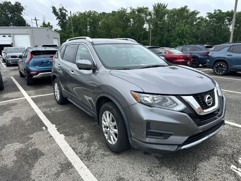 Used 2017 Nissan Rogue SV w/ SV Premium Package AWD/4WD image 2