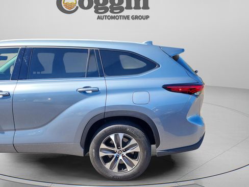 Used 2022 Toyota Highlander XLE image 5