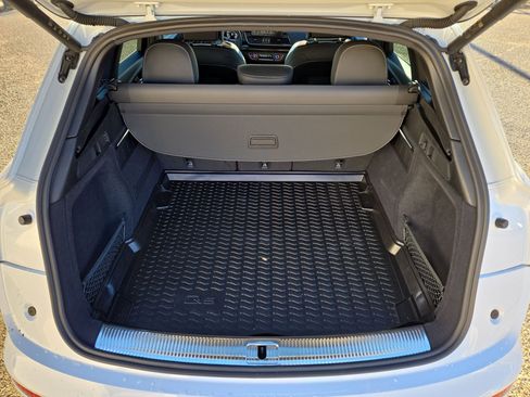 Used 2024 Audi SQ5 Prestige image 12