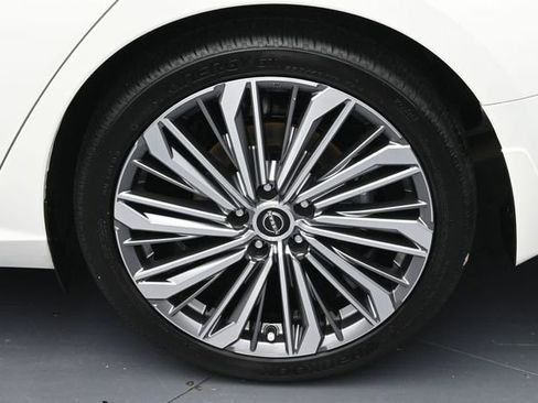 Used 2025 Nissan Altima 2.5 SL FWD image 8