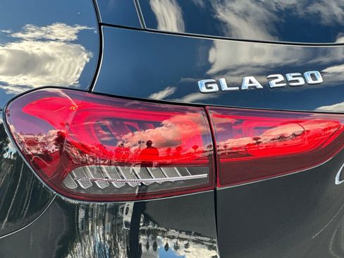 Certified 2022 Mercedes-Benz GLA 250 image 16